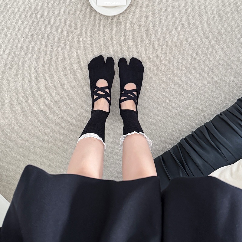 Lace Trim Split Toe Yoga Socks - Yoga Of Fitness 评论和价格